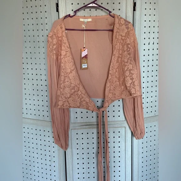 Gimmicks by BKE Peach Lace Blouse - Picture 1 of 7